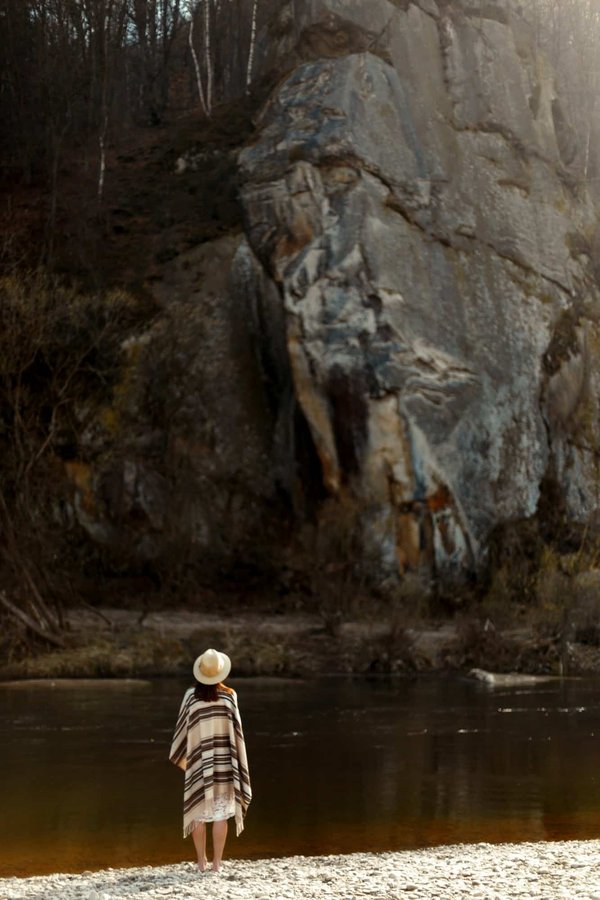 Poncho de surf pour l'hiver : les critères d'achat du produit